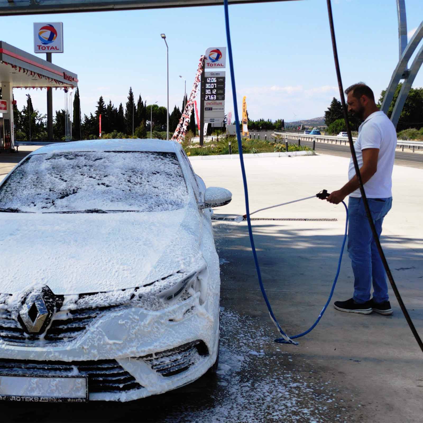 Self Servis Oto Yıkama Araçları: Otomobilinizi Kendi Başınıza Nasıl Temizleyebilirsiniz?