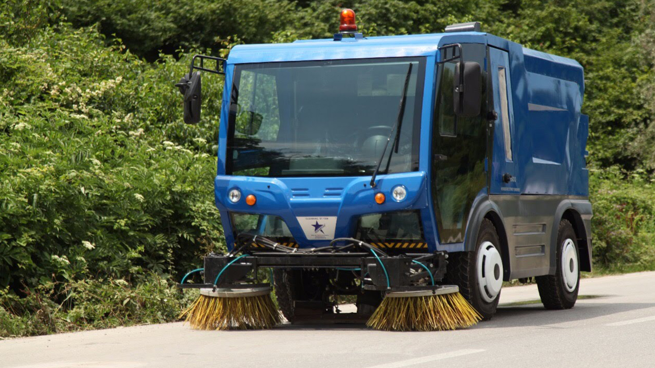 Cleanvac ST 2500 Road Sweeper