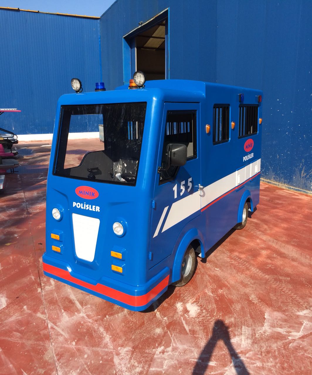 سيارة شرطة لتحميل الاطفال تعمل بالبطارية CLEANVAC